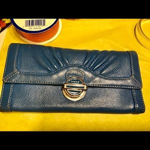 bebe’s Press Latch 💯 Cowhide Leather Wallet